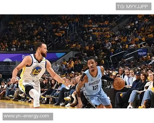 汤普森领衔勇士对决公牛球队的精彩较量与赛场瞬间回顾 汤普森领衔勇士对决公牛球队的精彩较量与赛场瞬间回顾