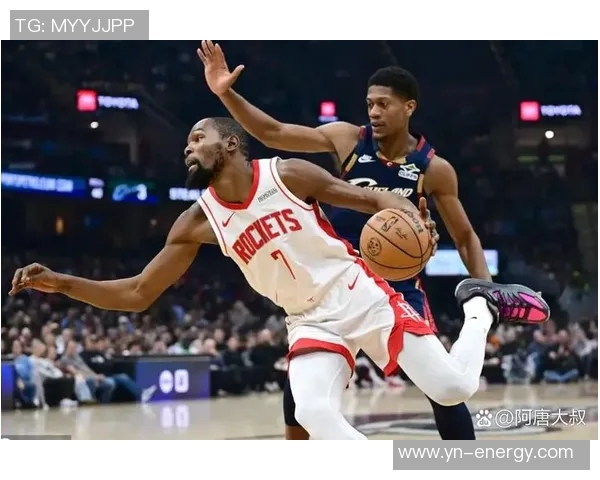 火箭队与快船队激战四月四日NBA精彩对决回顾与分析